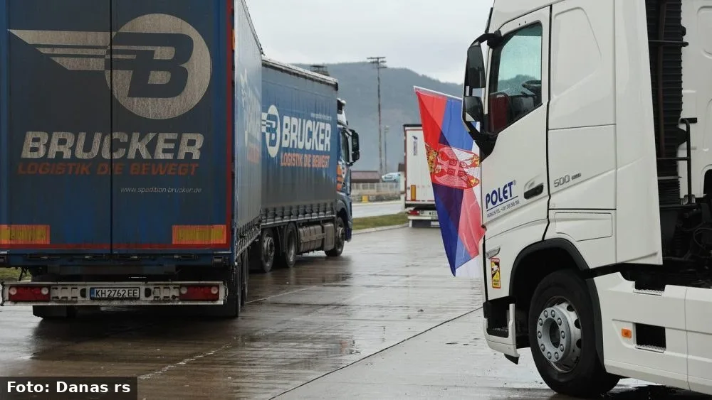 Kamioni čekaju samo na Batrovcima, radovi menjaju saobraćaj oko aerodroma