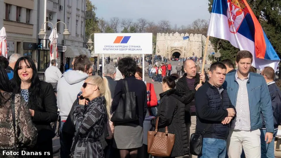 Portal Zoomer: Napadnut naš dopisnik tokom izveštavanja sa skupa u blizini štanda pristalica SNS-a u Nišu