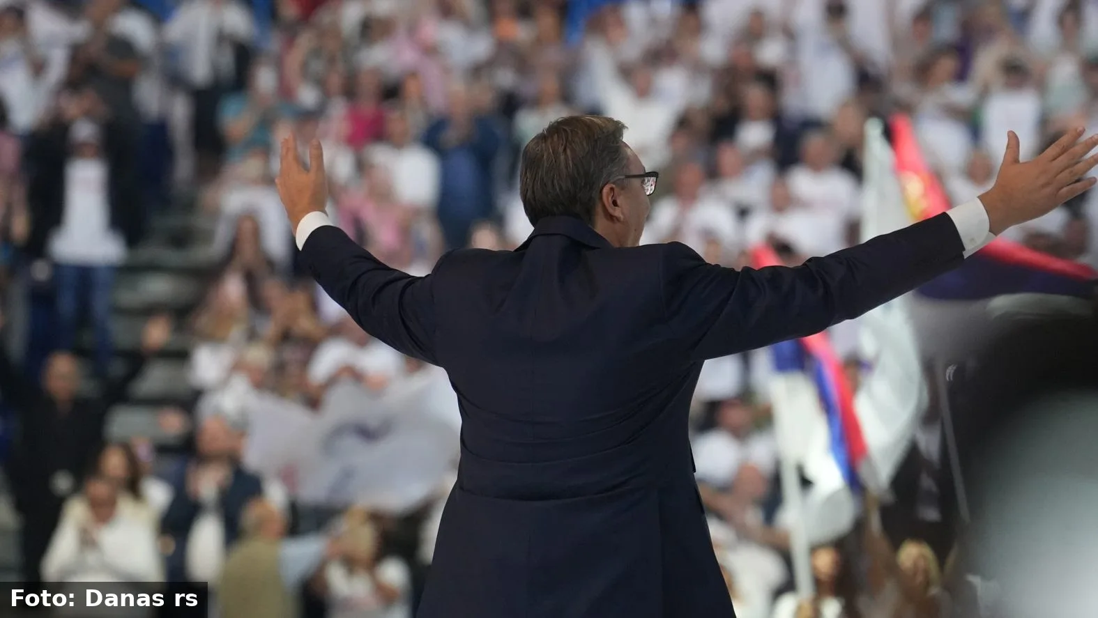 Vučić bolestan ljubi i grli ljude i decu: Samopromocija u predizbornoj kampanji nauštrb tuđeg zdravlja