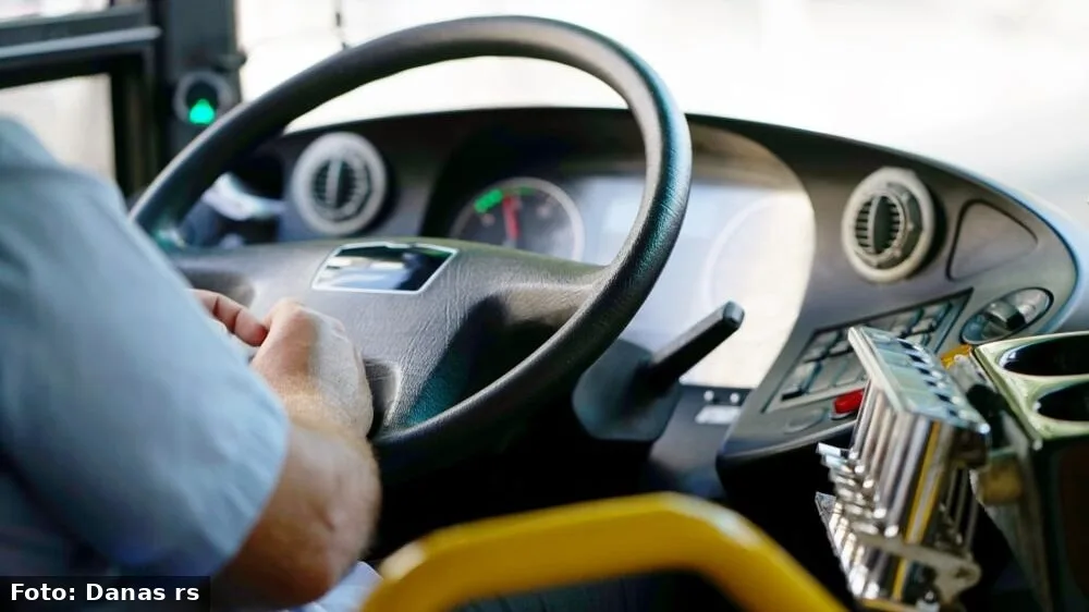 Zapalio se autobus koji je prevozio gimnazijalce iz Subotice, nema povređenih